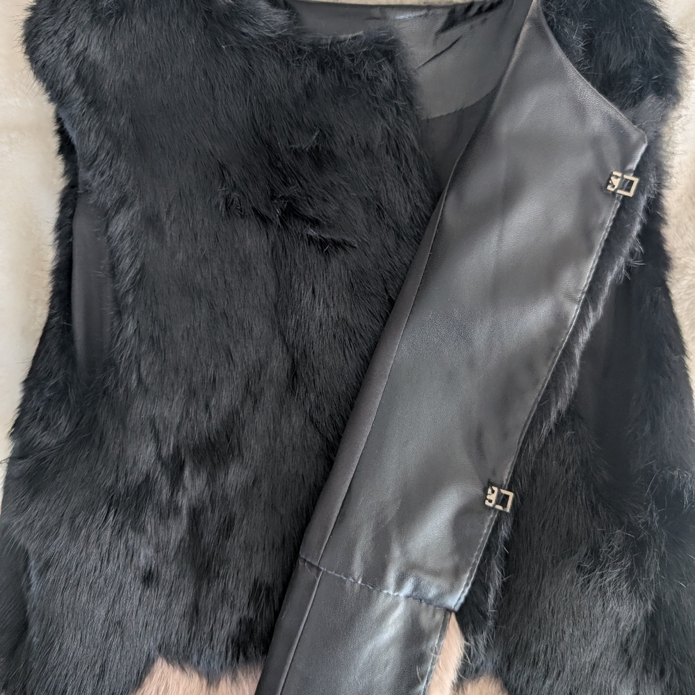 La Fiorentina Chic Black and Tan Faux Fur Vest Size Small - Picture 12 of 12
